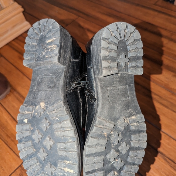 Boots - Picture 3 of 3